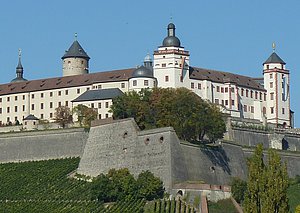 Pittoreske Weinlagen unterhalb der Festung Pittoreske Weinlagen unterhalb der Festung