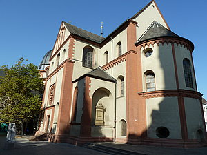 Das romanische Neumünster mit der Kiliansgruft