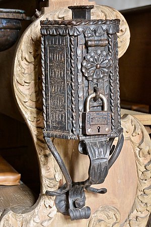 Spendenbox in der Wallfahrtskirche Maria im Weingarten (Volkach)