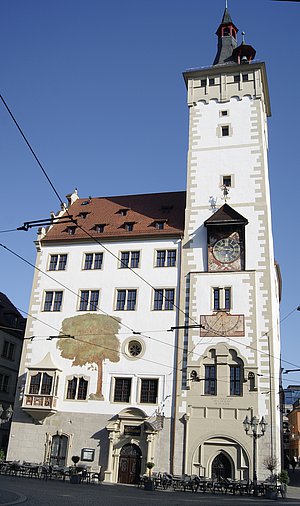 Der Grafeneckart dominiert das Würzburger Rathaus